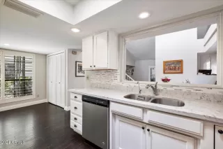 Photo #5: 6683336 Listing