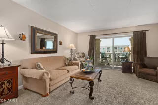 Photo #1: 6683346 Listing 