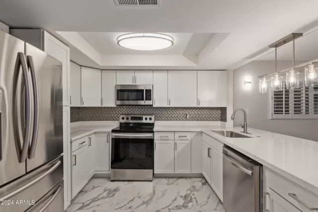 MLS: 6683467 Condo For Sale
