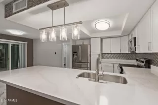 Photo #2: 6683467 Listing