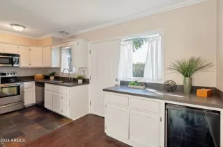 Photo #5: 6683794 Listing