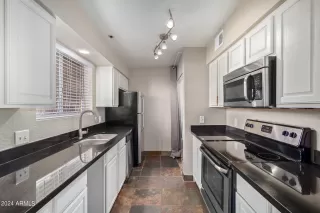 Photo #6: 6683816 Listing 