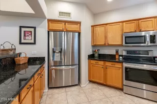 Photo #5: 6684300 Listing