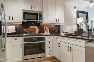 Photo #3: 6684414 Listing