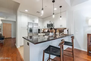 Photo #5: 6684414 Listing