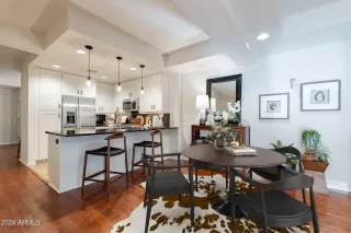 Photo #6: 6684414 Listing