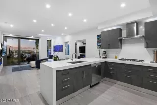 Photo #5: 6684480 Listing