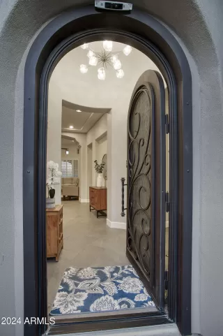 Photo #5: 6684689 Listing