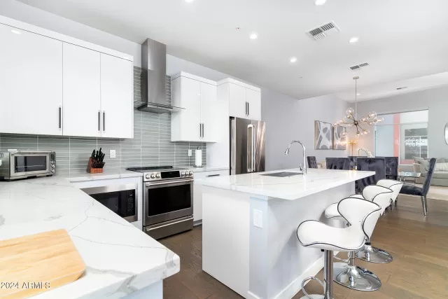 MLS: 6684754 Condo For Sale