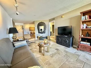 Photo #5: 6684882 Listing