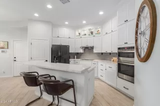 Photo #2: 6684938 Listing 