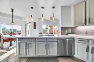 Photo #6: 6684974 Listing