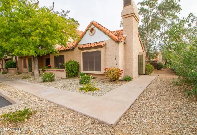 MLS: 6685055 Condo For Sale