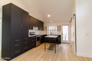 Photo #3: 6685055 Listing