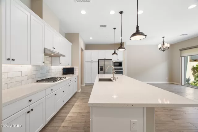 MLS: 6685116 Condo For Sale