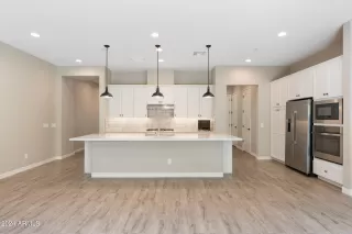 Photo #2: 6685116 Listing