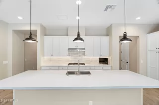 Photo #5: 6685116 Listing