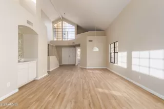 Photo #6: 6685285 Listing