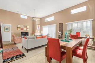 Photo #5: 6685592 Listing