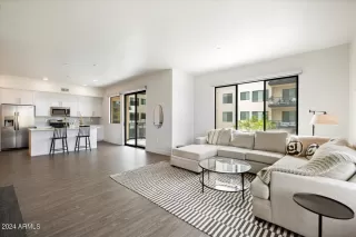 Photo #2: 6685673 Listing