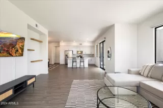 Photo #5: 6685673 Listing