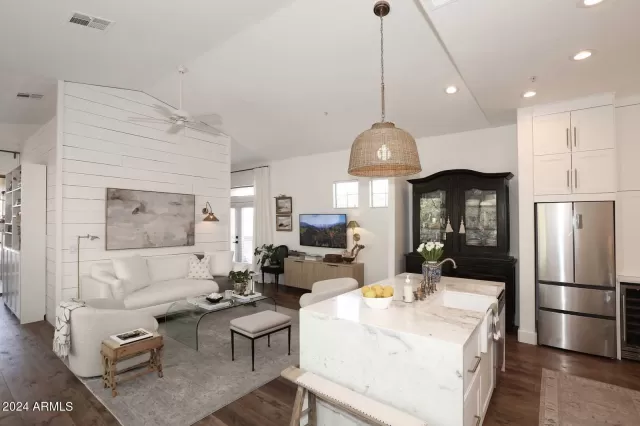 MLS: 6685769 Condo For Sale