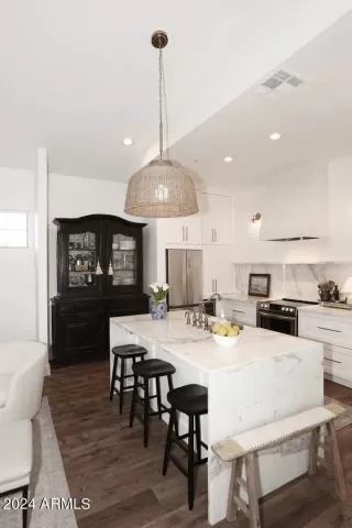 Photo #4: 6685769 Listing