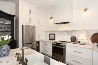 Photo #5: 6685769 Listing