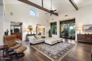 Photo #2: 6685786 Listing