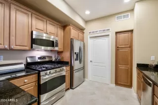 Photo #3: 6685828 Listing