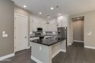 Photo #4: 6686033 Listing