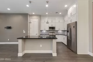 Photo #5: 6686033 Listing