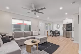 Photo #4: 6686330 Listing