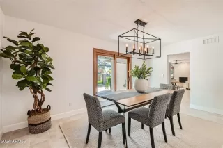 Photo #5: 6686931 Listing