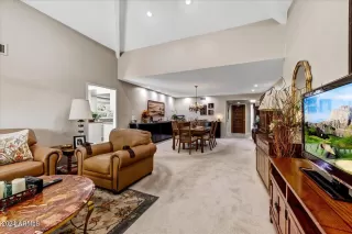 Photo #5: 6687068 Listing