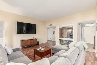 Photo #5: 6687429 Listing