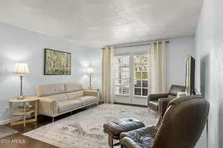 Photo #4: 6687718 Listing