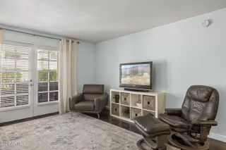 Photo #5: 6687718 Listing