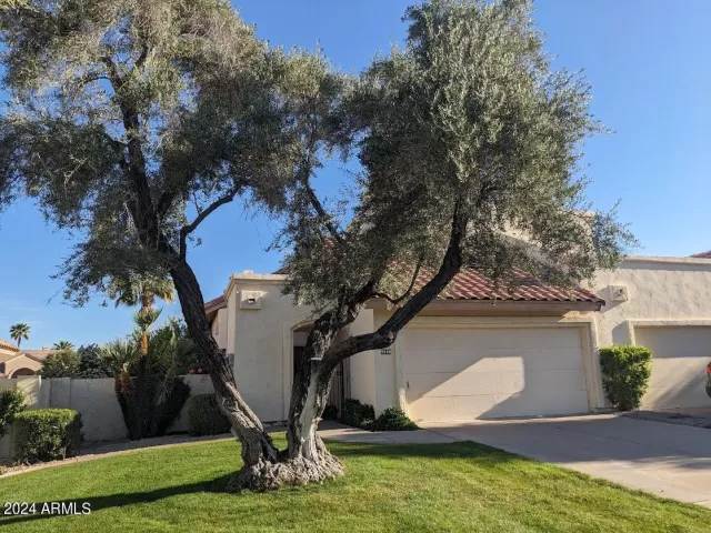 MLS: 6687837 Condo For Sale