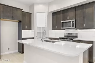Photo #3: 6688561 Listing 