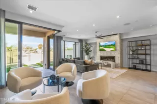 Photo #1: 6688817 Listing 