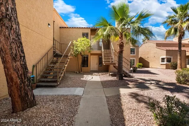 MLS: 6689068 Condo For Sale