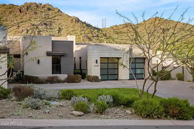 MLS: 6689218 Condo For Sale