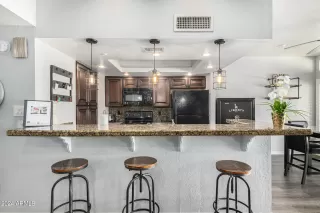 Photo #5: 6689575 Listing