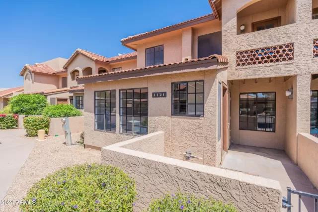 MLS: 6689880 Condo For Sale