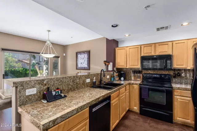 MLS: 6690152 Condo For Sale