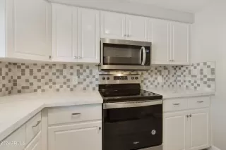 Photo #6: 6690445 Listing