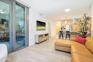 Photo #6: 6690539 Listing