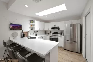 Photo #2: 6690869 Listing