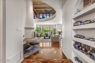 Photo #2: 6691244 Listing